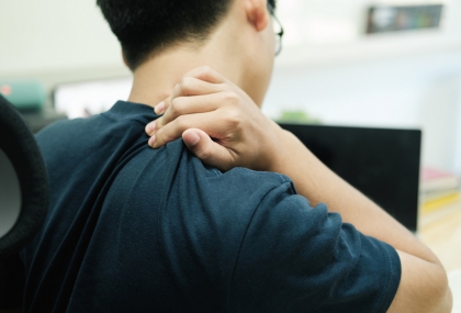 「這些肩膀症狀」別再當五十肩！醫：旋轉肌破裂了  上班族最容易中