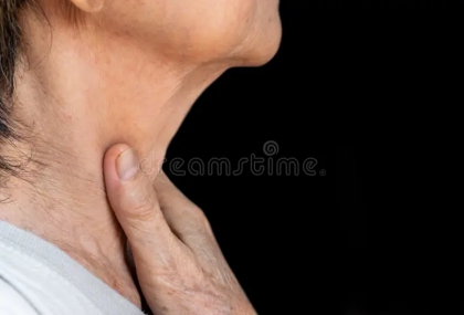 頸部異常腫塊別輕忽！醫警告甲狀腺癌早期徵兆