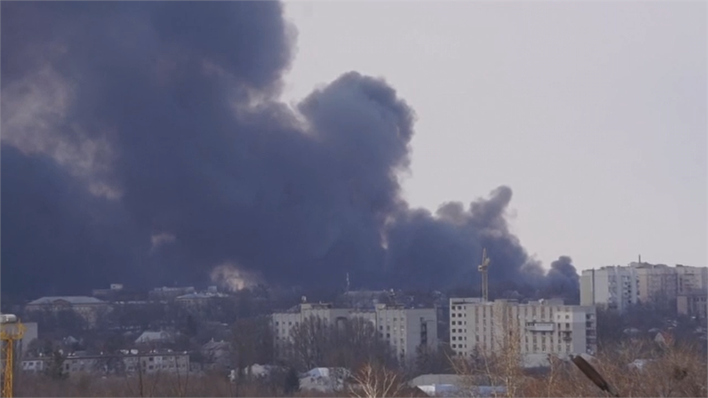 烏國第二大城卡爾可夫遭轟炸。圖／翻攝自AP Direct（資料畫面）