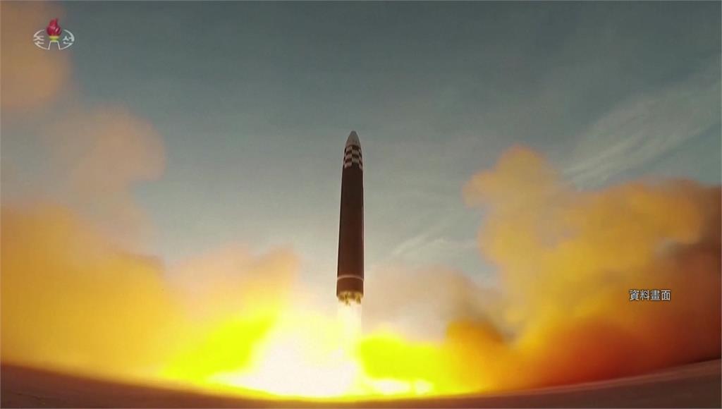 北韓14日成功試射一枚中程極音速彈道飛彈。圖／路透社（資料畫面）