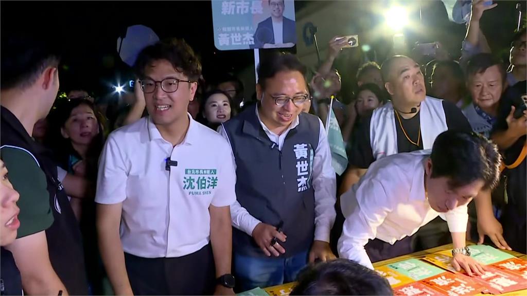 與沈伯洋合照「貼太近」挨批！綠議員參選人澄清：沒接觸