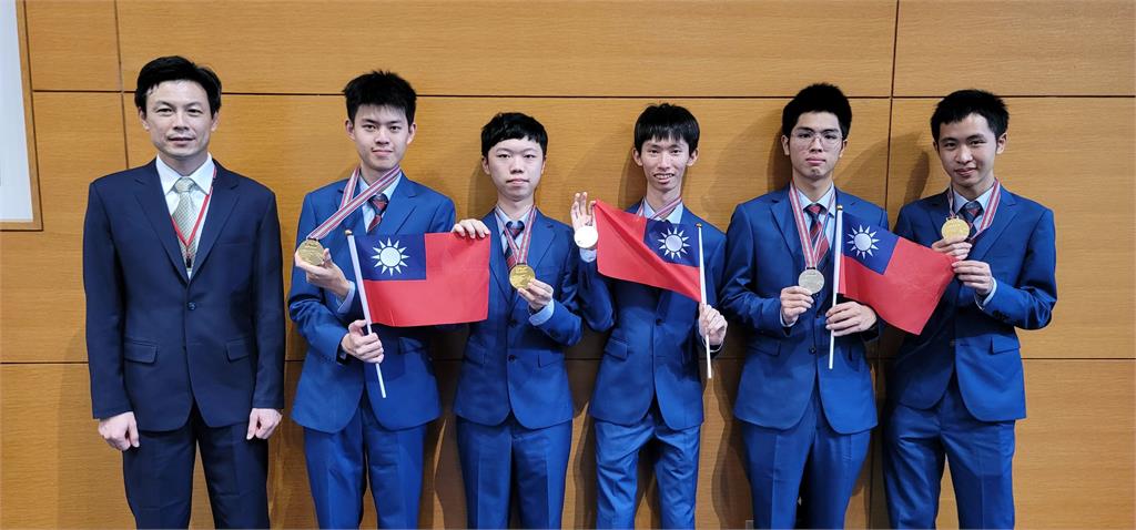 台灣學生參加國際物理奧林匹亞競賽表現優異。圖／教育部提供