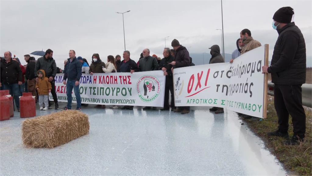希臘農民上街示威。圖／翻攝自AP Direct