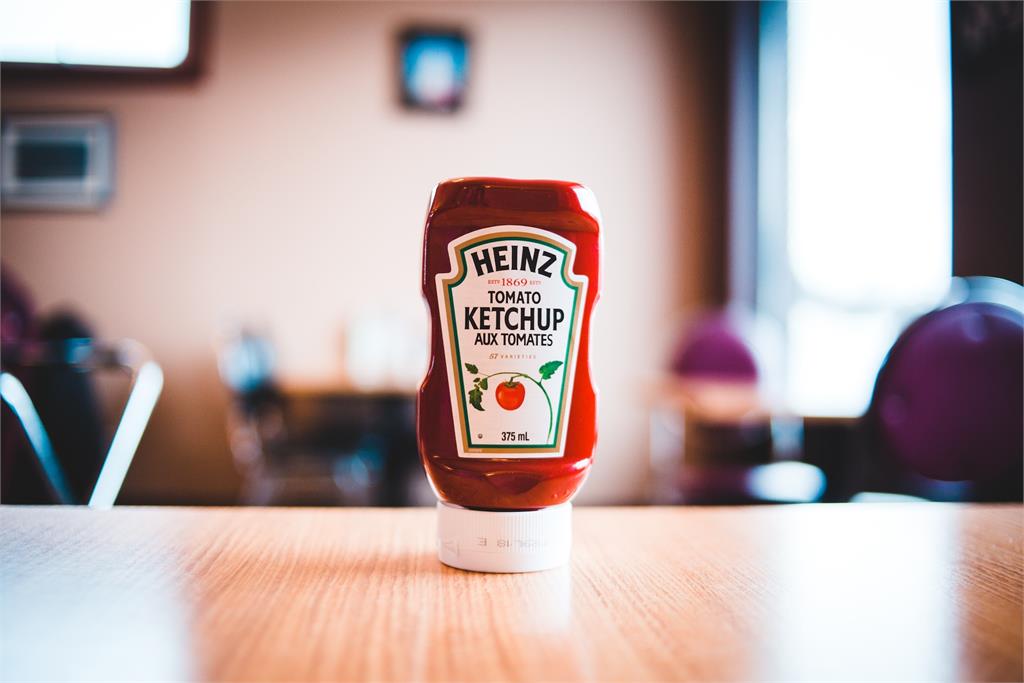 番茄醬要不要放冰箱掀1.3萬人討論。圖／翻攝自unsplash