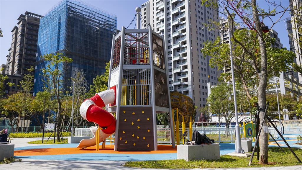 共融兒童遊戲場，滿足在地居民休憩活動的需求。圖／新北市政府工務局提供