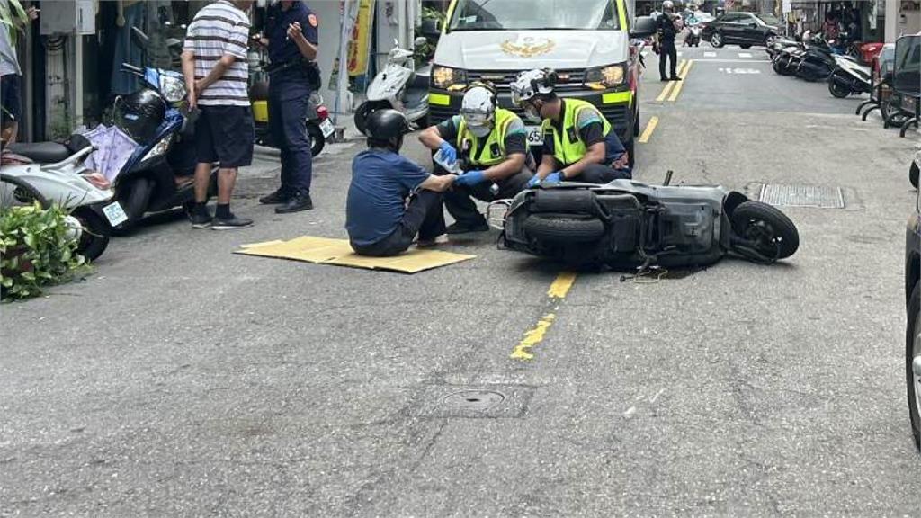 又是突開門釀禍！男騎士行駛中 遭小貨車駕駛開門擊落