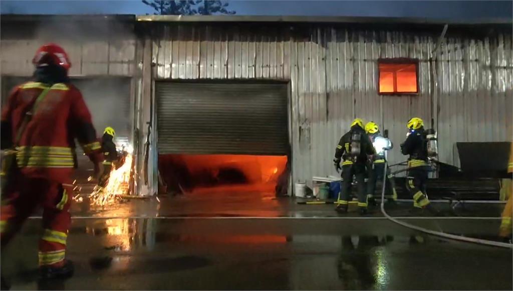 苗栗竹南禮儀公司陷火海 燃燒約200平方公尺起火原因待調查