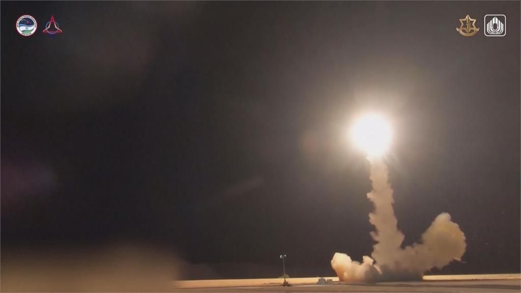 以色列採取報復行動，以飛彈打擊伊朗境內至少一個據點。圖／畫面攝自AP