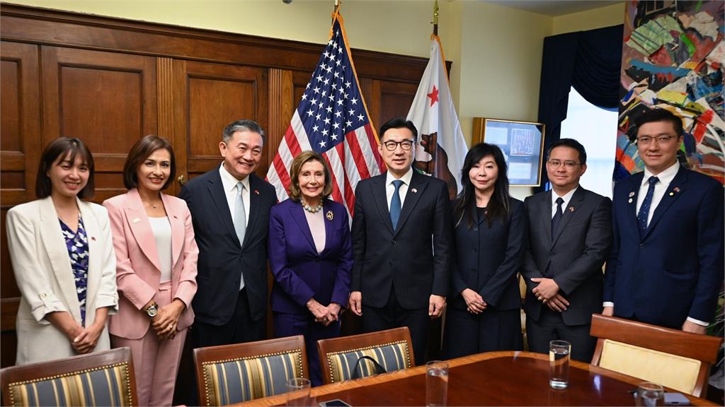 立院代表團訪美，會見前美國眾議院長裴洛西。圖／翻攝自Facebook@NancyPelosi
