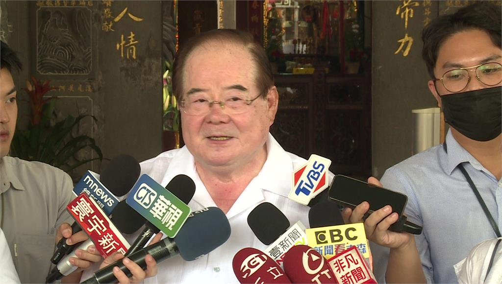 座車遭裝追蹤器 李乾龍現身新北檢：我太太裝的