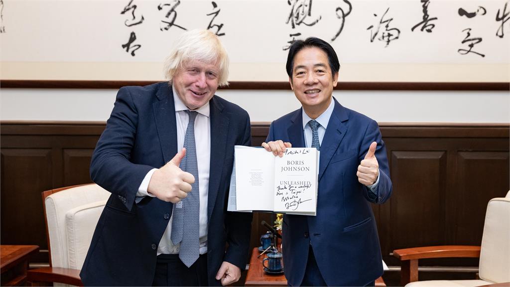 賴清德總統今日上午接見前英國首相強生。圖／總統府提供