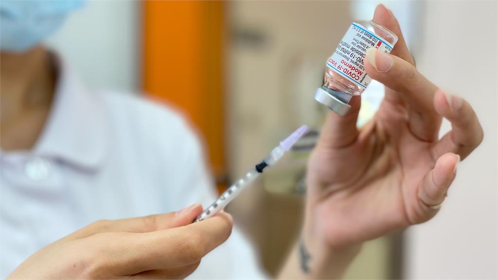 美國傳出首位接種完德納疫苗後，發生血栓死亡的案例。圖／台視新聞（資料照）