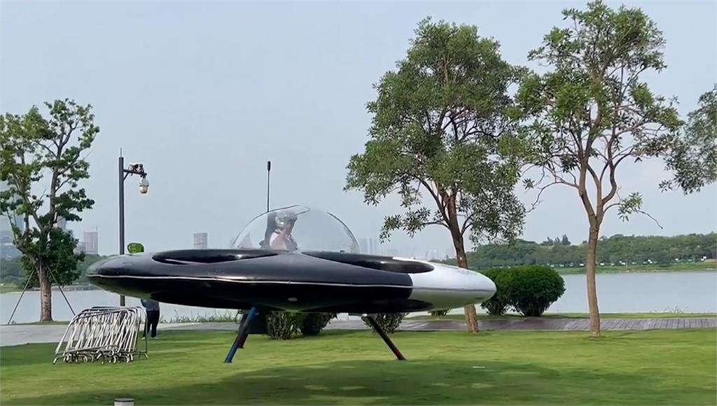 中國深圳科技公司研發一款外型有如飛碟的載人機。圖／美聯社、路透社