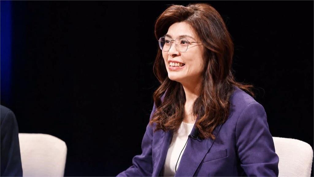 翁曉玲刪凍預算波及公益禮盒　鄭麗文：這1.5萬盒...