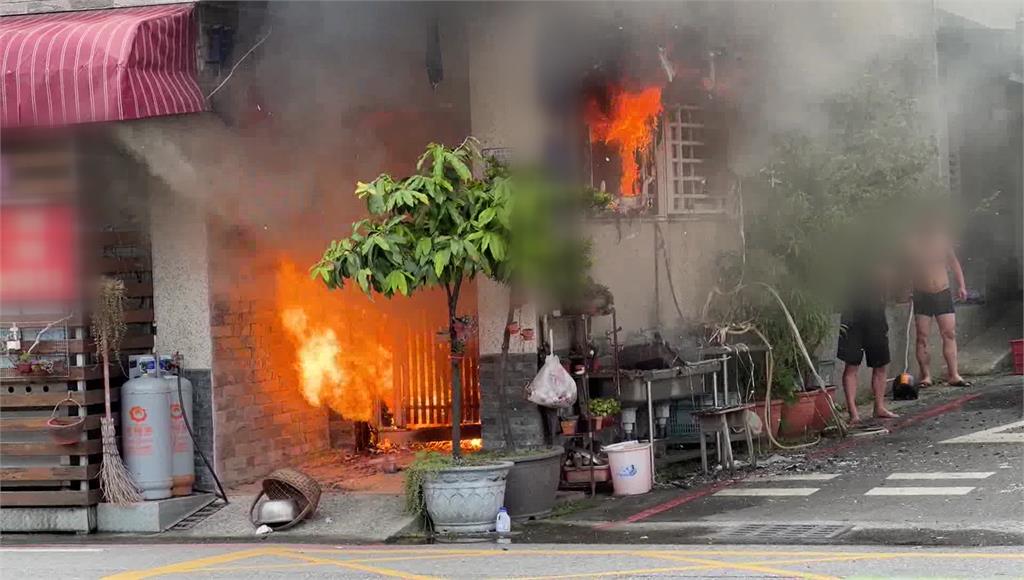 台東一家小吃店發生火警，一度傳出爆炸聲響。圖／台視新聞