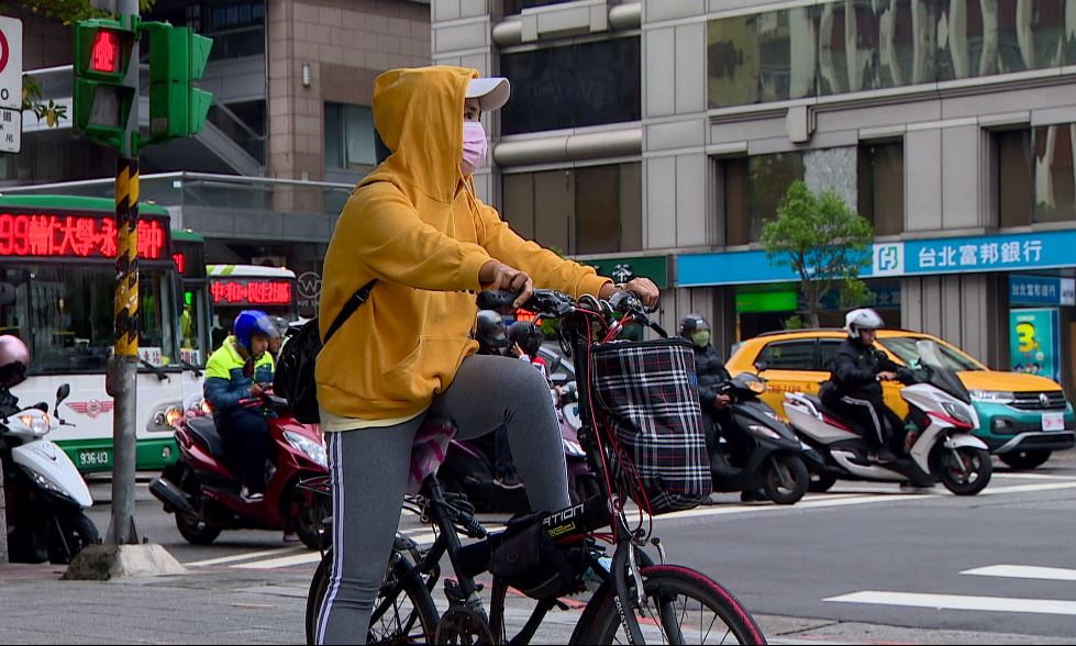 氣溫溜滑梯！今晨最低溫下探12.4度 晚上再有一波降溫