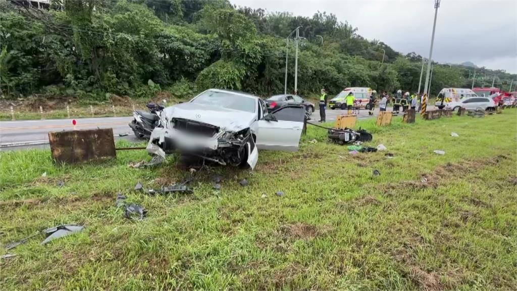 新北轎車逆撞8汽機車 釀3人重傷、3人輕傷