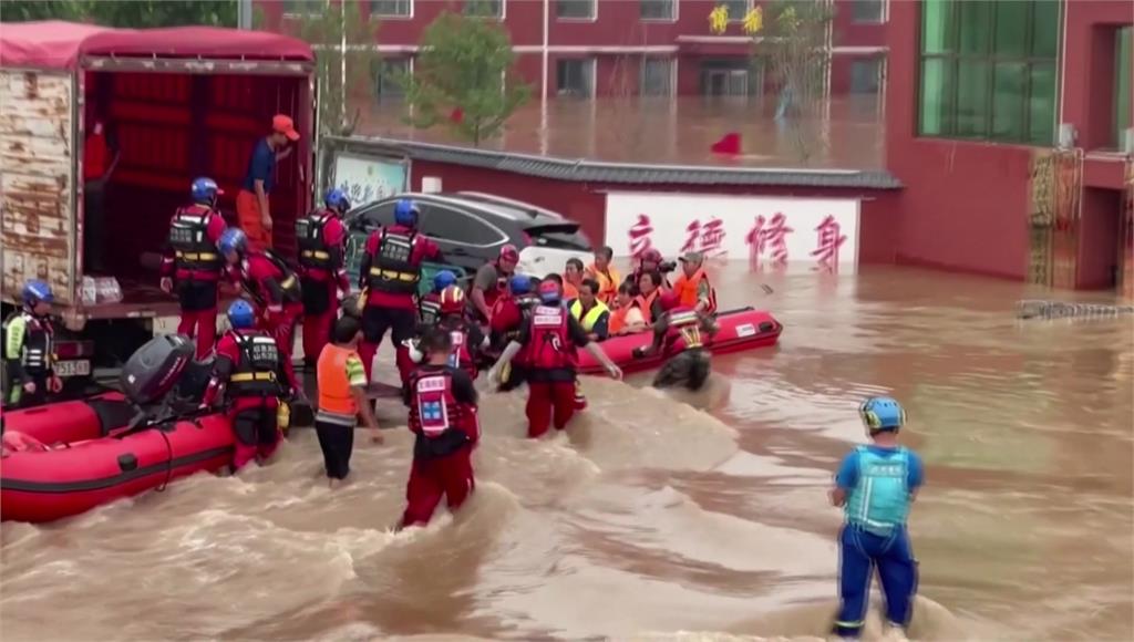 中國遇暴雨，「海綿城市」受考驗。圖／美聯社、路透社