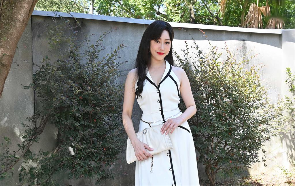 《寶島西米樂 守護》林健寰神秘優雅 黃露瑤辣扮媽媽桑