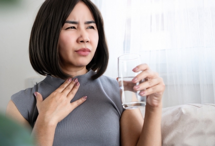 痰咳不出來？醫教「4招」快速排出  香水、過敏恐讓情況惡化