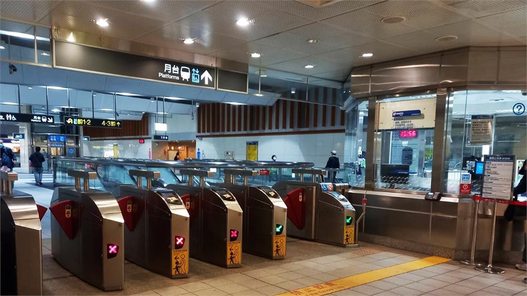 捷運開放在禁食線外可脫口罩飲食。圖／翻攝自Facebook@metro.taipei