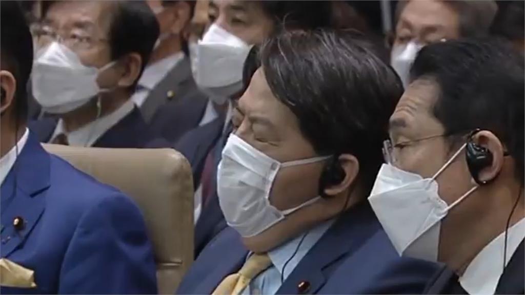 澤倫斯基日本視訊演講，外務大臣林芳正打呵欠遭轟「日本之恥」。圖／翻攝自Twitter @PeachTjapan2