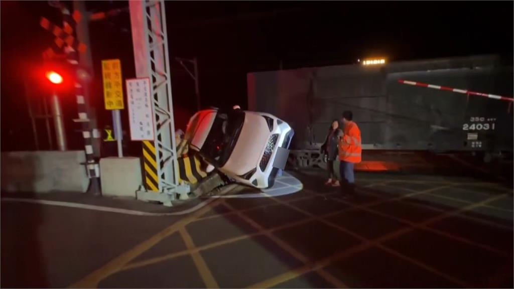 副站長「硬闖平交道」遭記過開除 台鐵初估求償900萬