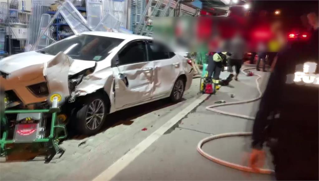 宜蘭冬山發生11台車連環撞車禍，釀16人受傷。圖／台視新聞
