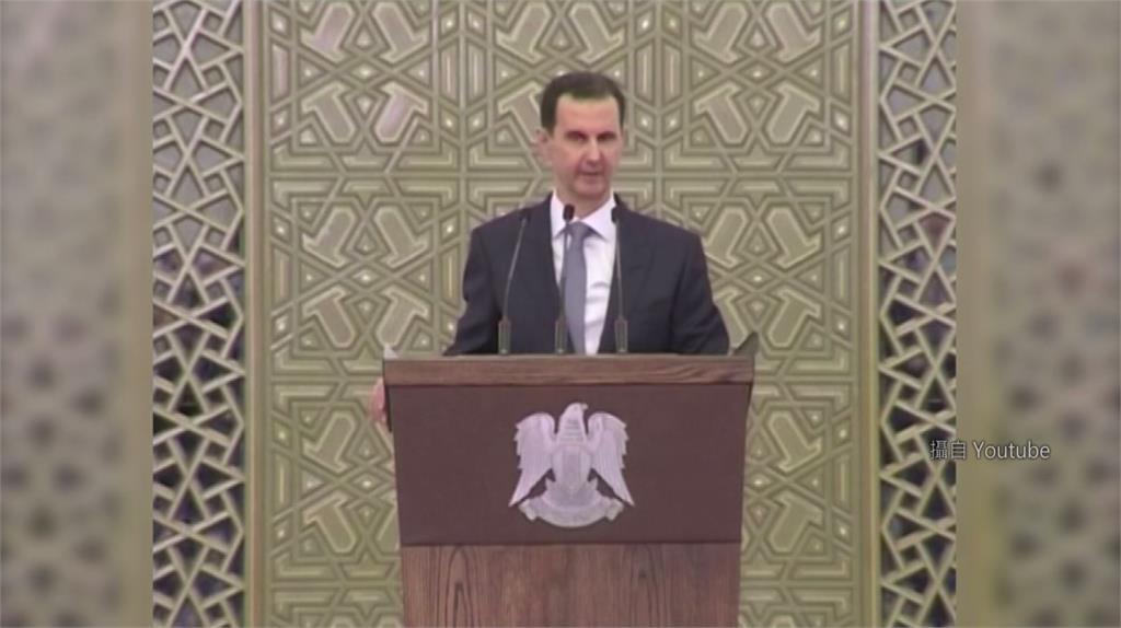 敘利亞總統阿塞德12日到國會發表演說，期間突然身體不適。圖：翻攝自Youtube