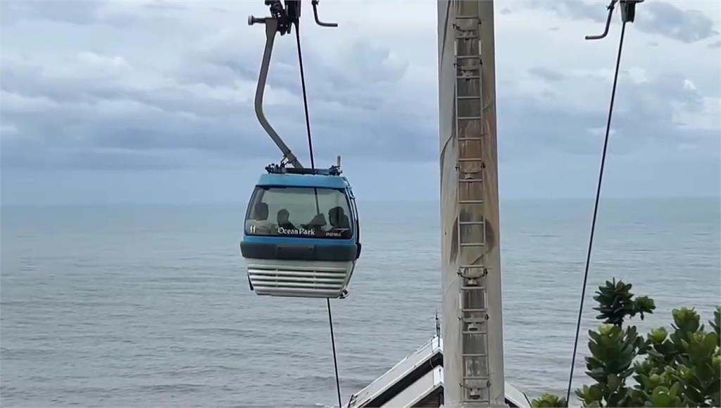 花蓮海洋公園發生纜車卡在半空中，32遊客受困。圖／台視新聞