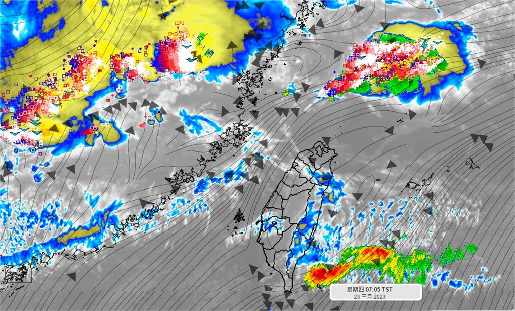 彭啟明指出，台灣北方海面有大片閃電對流正在南下。圖／翻攝自Facebook@氣象達人彭啟明