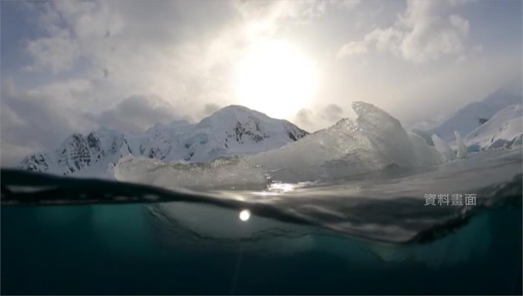 全球暖化造成極區冰層快速融化，可能改變地球自轉速度。圖／美聯社、路透社、CNN