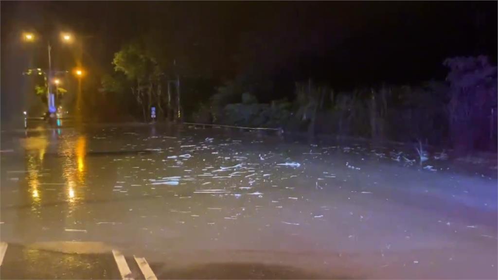 花蓮馬太鞍溪堰塞湖溢流 暴漲溪水「覆蓋便橋」漫淹台9線