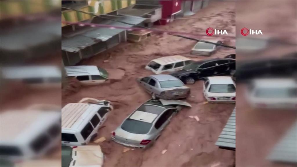 土耳其地震災區遭到暴雨侵襲，造成至少14人死亡。圖／路透社