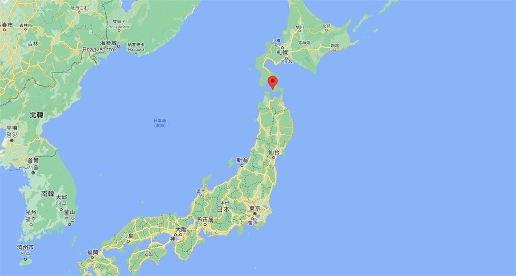 日本防衛省證實，發現10艘俄羅斯軍艦通過「津輕海峽」。圖／翻攝自Google Maps