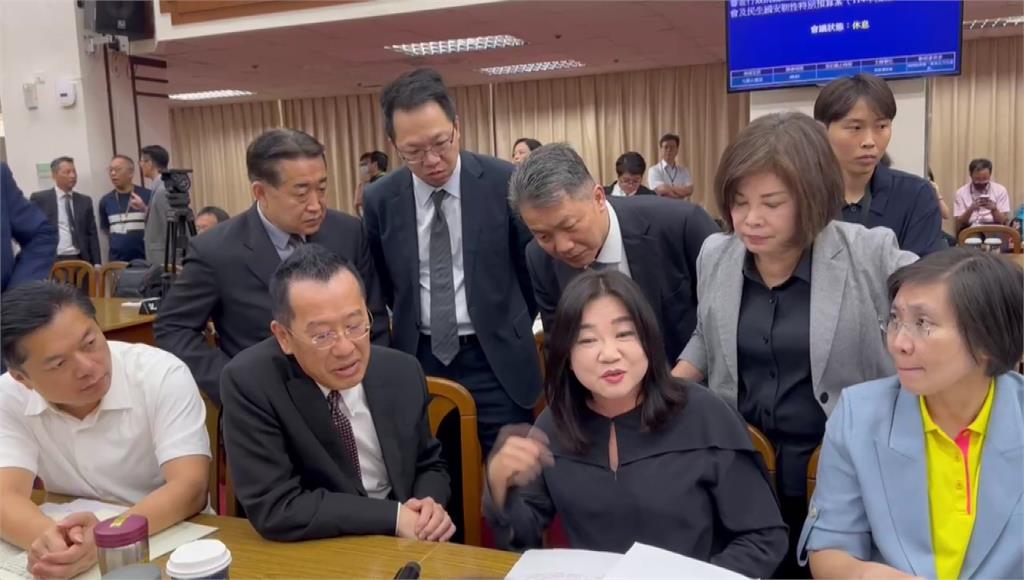 馬文君質疑國防部預算浮濫。圖／台視新聞