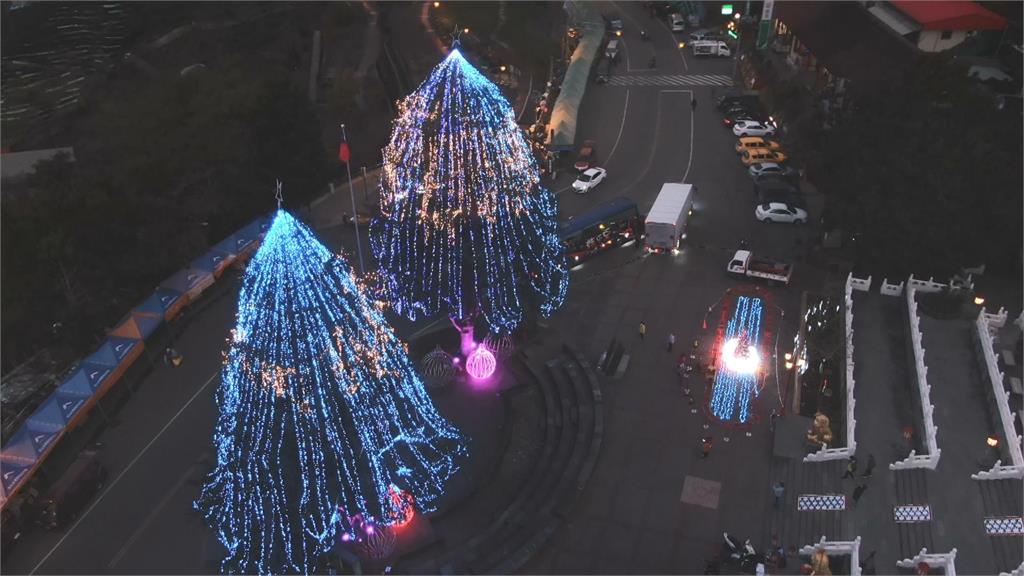 梨山賓館前的兩棵雪松，成為全台海拔最高的耶誕樹。圖／台視新聞