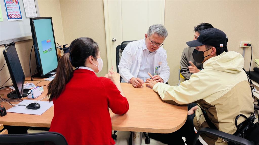 陳傑憲赴高雄長庚醫院檢查 統一獅：手指骨折癒合預計4至6週