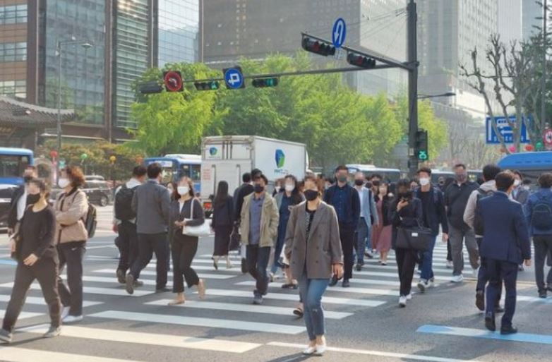 南韓將研擬全面解除防疫措施。圖／翻攝自Naver