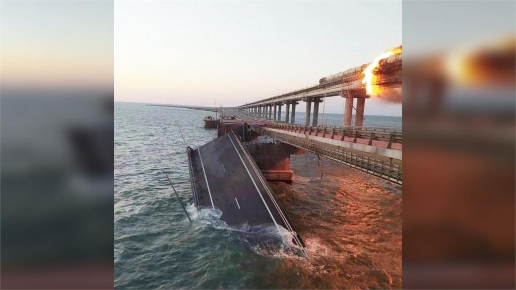 克里米亞「刻赤大橋」陷火海。圖／翻攝自Twitter @Podolyak_M