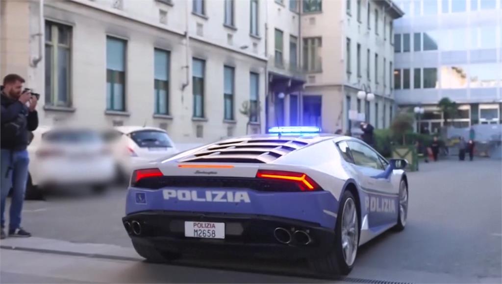 義大利警方開「藍寶堅尼」執行器官運送，在最短時間內完成任務。圖／美聯社