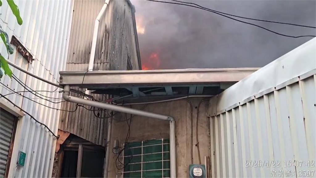 台南青年路民宅突竄火舌濃煙瀰漫 1女罹難身分待確認