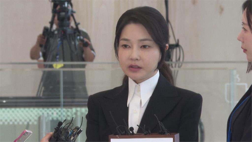 南韓前總統夫人金建希今天上午遭羈押起訴。圖／路透社