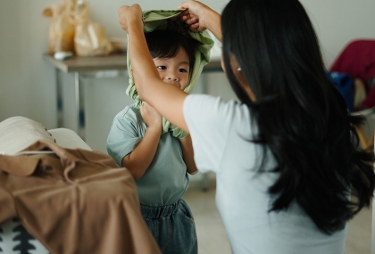 怕孩子感冒猛加衣？醫教你「摸這2個部位」判斷更準  很多人照顧過頭