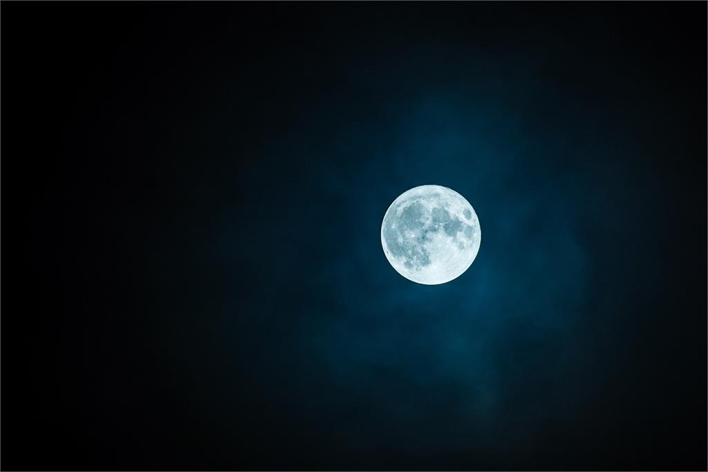 天文學家預計3月4號將會有火箭殘骸撞上月球。示意圖／翻攝自Pixabay