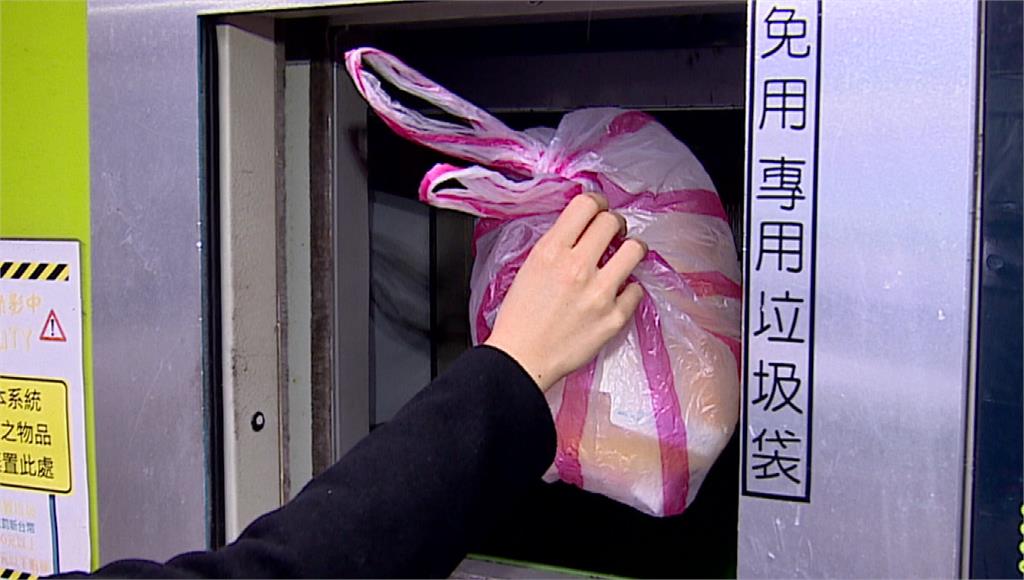 免追垃圾車！雙北「智慧垃圾收集機」24H都能丟 民眾大讚：超方便