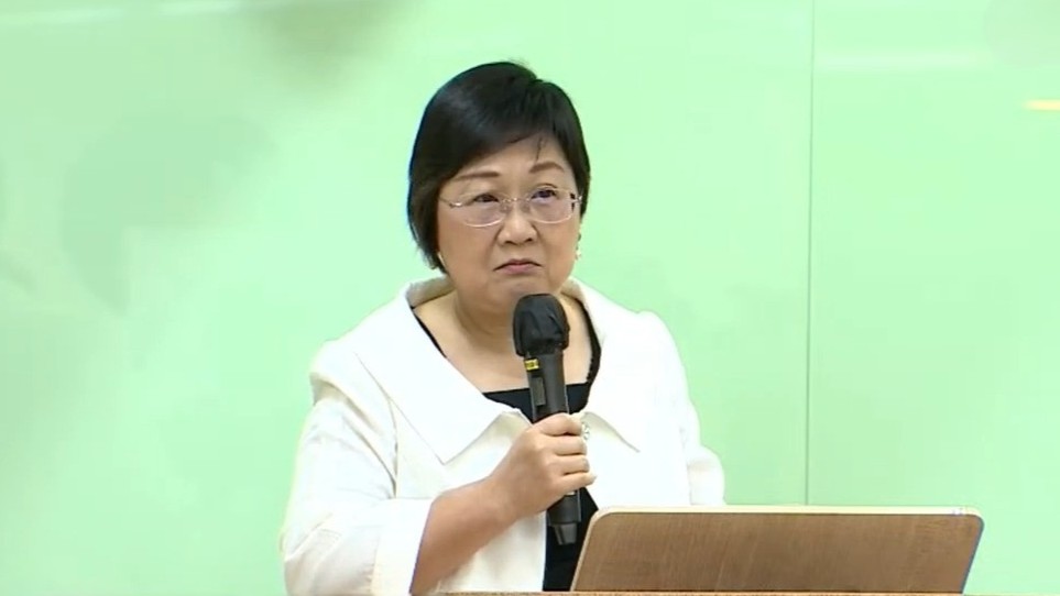 徐佳青宣布請辭僑委會委員長 開酸：打A並不會救到B