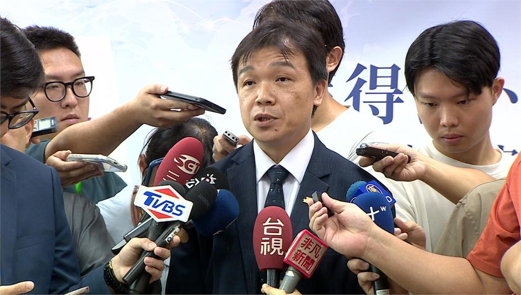 洪申翰赴中參加APEC 傳中共「代辦台胞證」陸委會：依慣例出入境