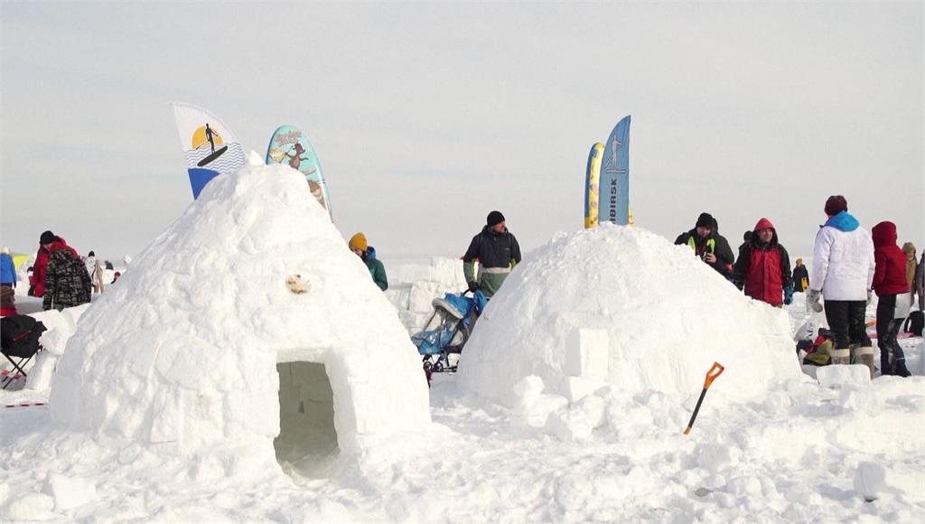 俄羅斯「蓋冰屋大賽」登場，逾2500人雪地較量。圖／美聯社