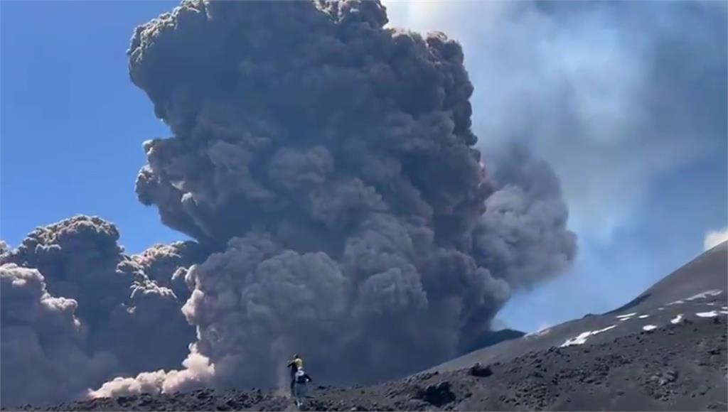 義大利埃特納火山大噴發。圖／CNN、路透社、美聯社